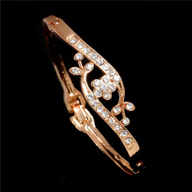 Load image into Gallery viewer, Fashion Gold Cuff Bracelets &amp; Bangles for Women Crystal Jewelry Female Charms Bracelet Ladies Pulseiras Bijoux Accessories